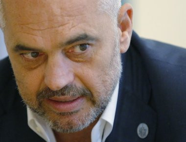 Έντι Ράμα: Τηλεφωνική συνομιλία και... «τράβηγμα αυτιού» από τον Ρεξ Τίλερσον